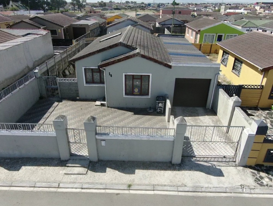 3 Bedroom Property for Sale in Browns Farm Western Cape